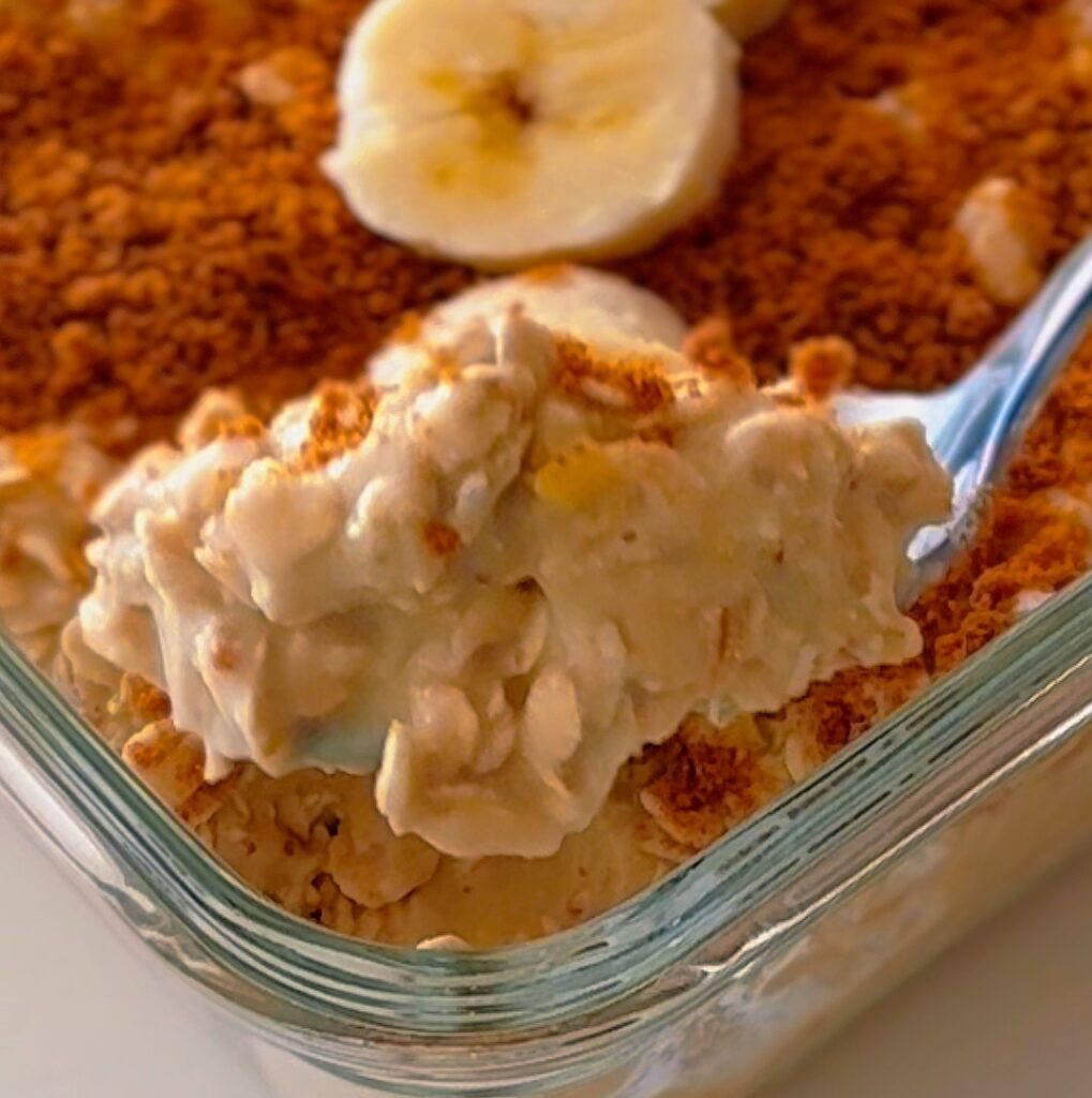 Banana Cream Pie Overnight Oats Scoop