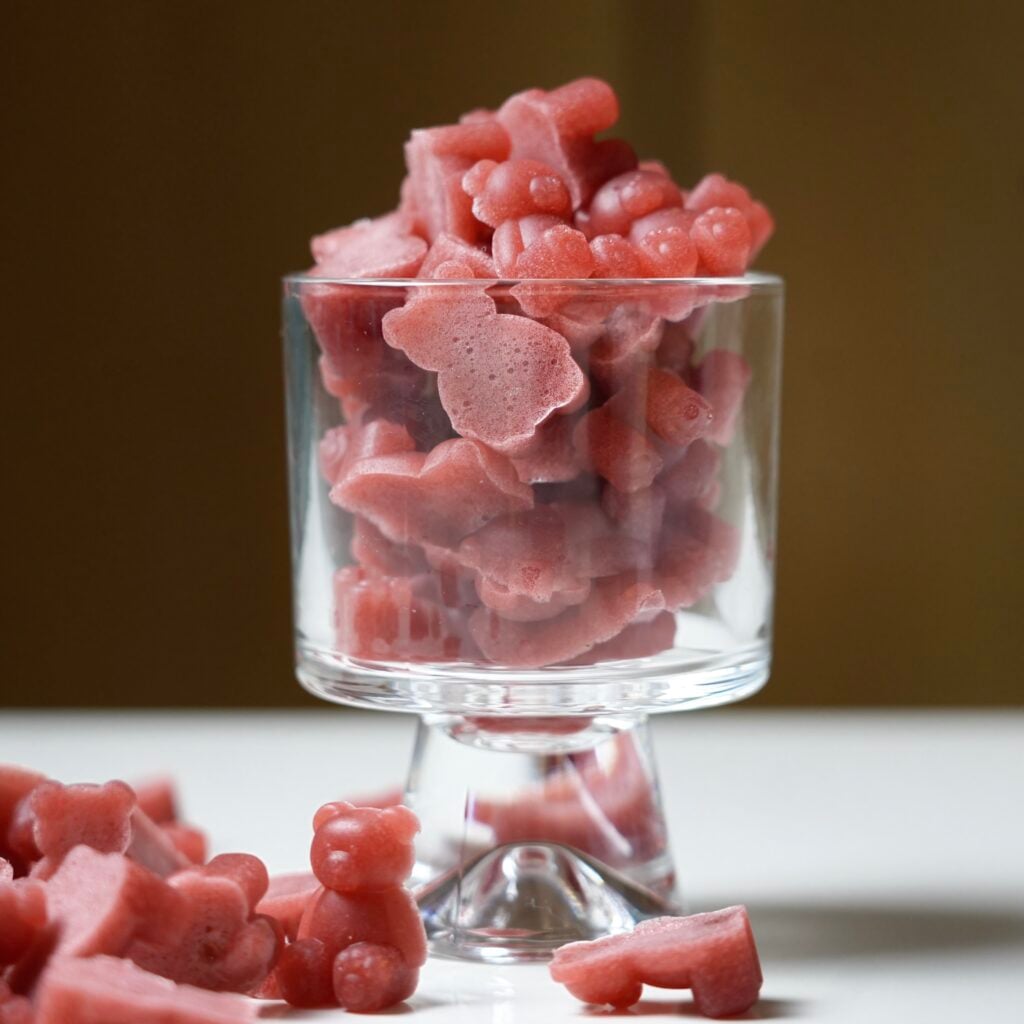 apple cider vinegar gummies in glass