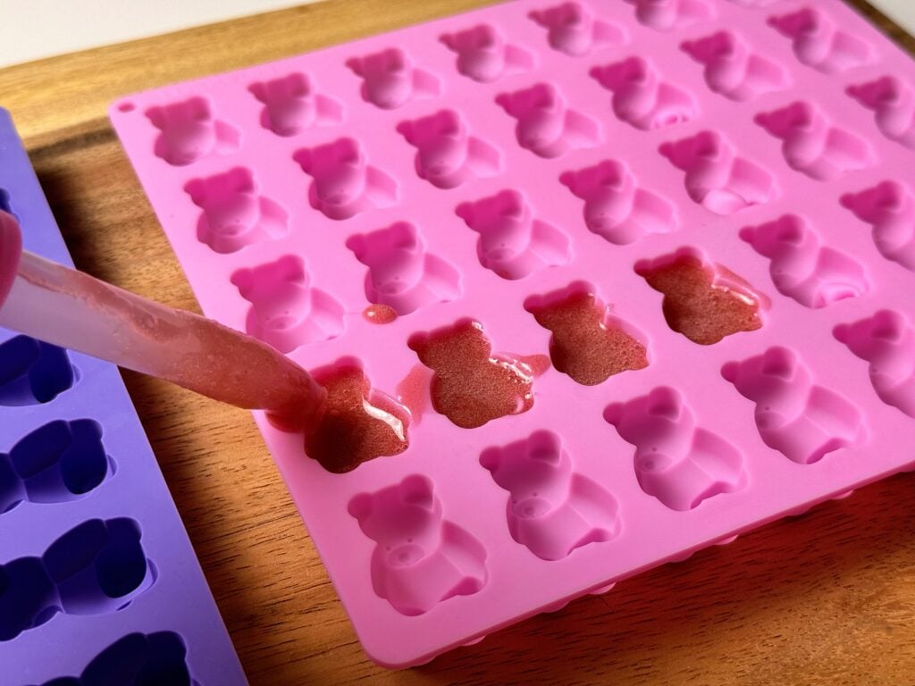 filling molds for acv gummies