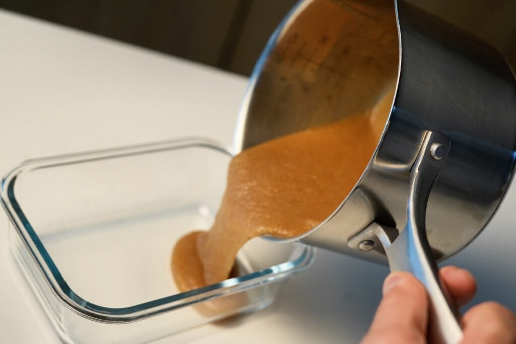 pouring fiber gelatin to set