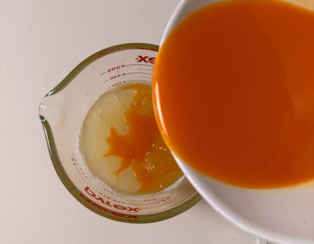 3 ingredient weight loss gummies pouring juice into water