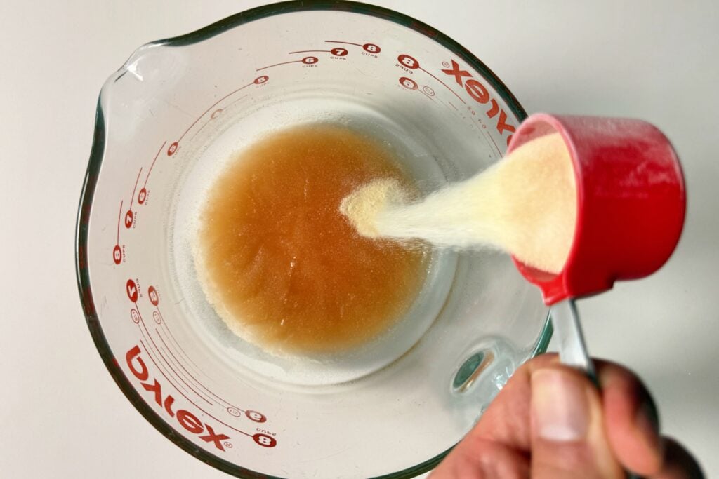 adding gelatin to grapefruit juice