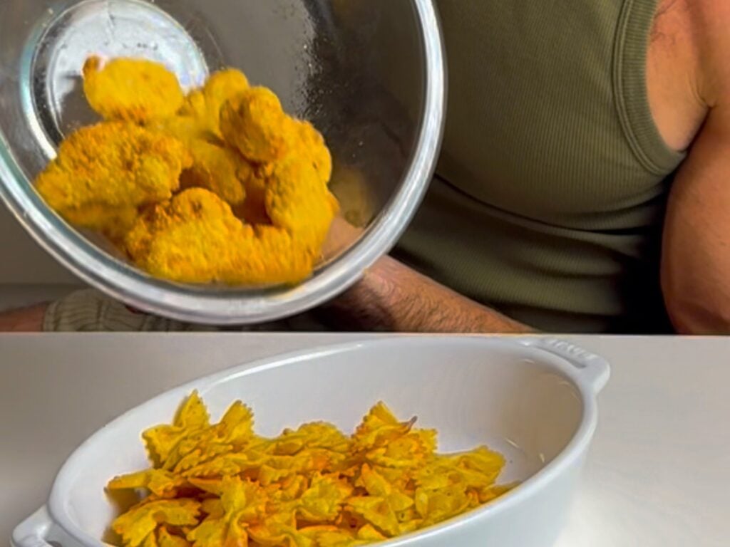 adding chicken to the pasta