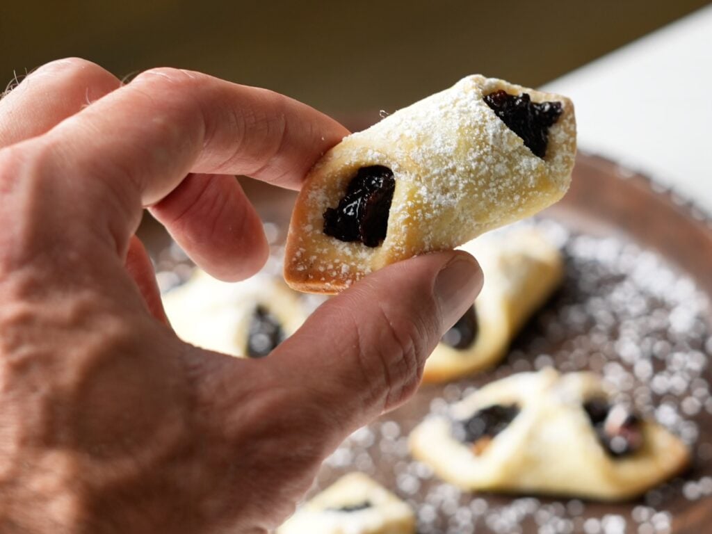 lekvar filled cookies in hand
