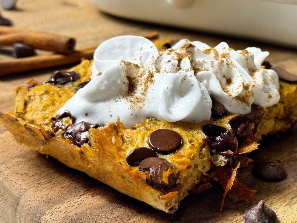 close up of the pumpkin spiced baked oats