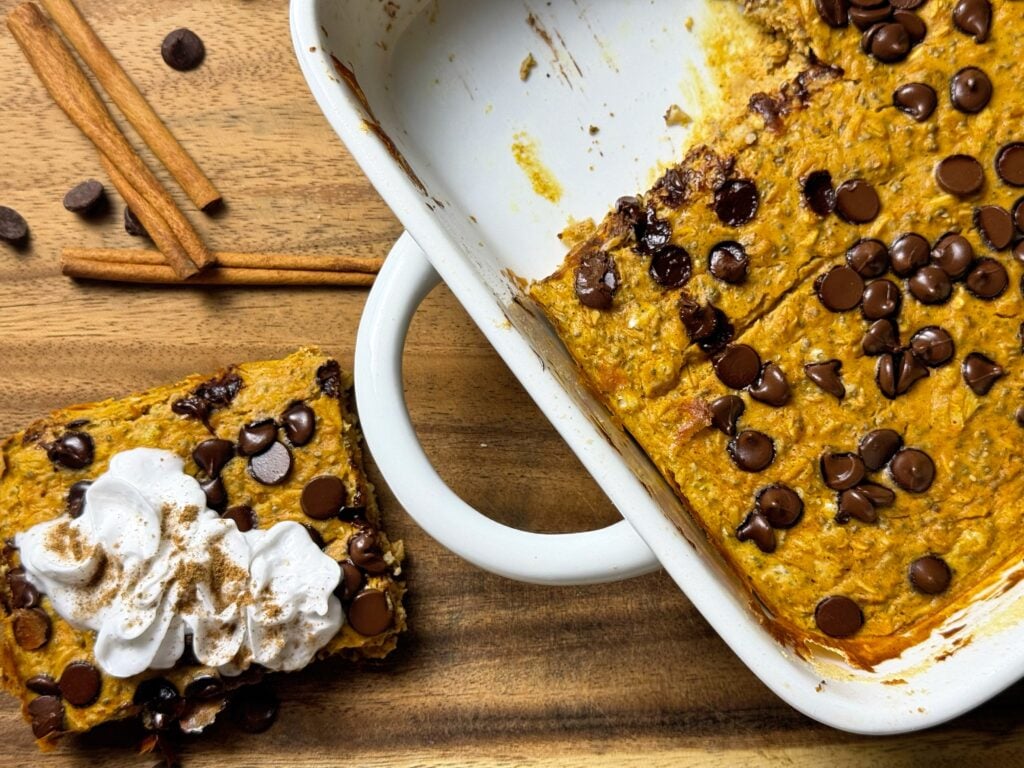 overhead slice shot of the baked oats