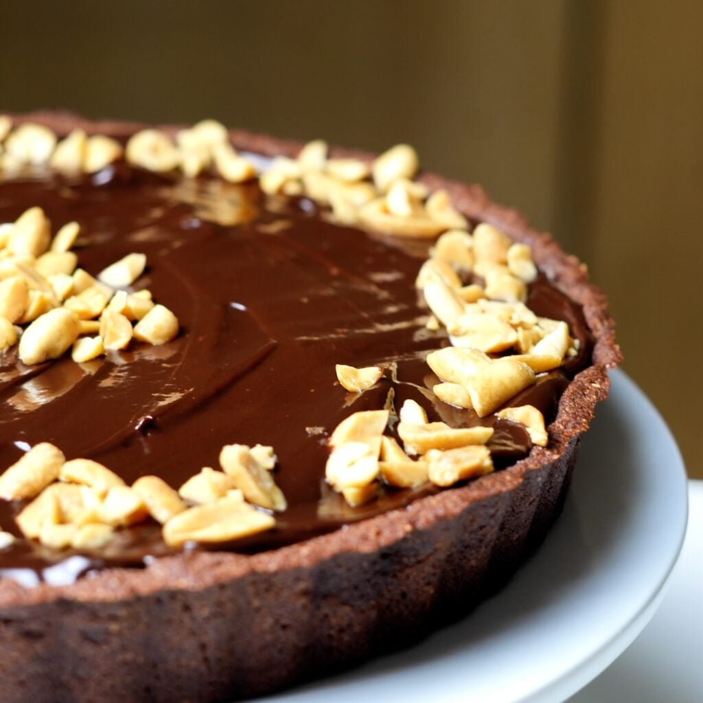 peanut butter tart with chocolate ganache finsihed