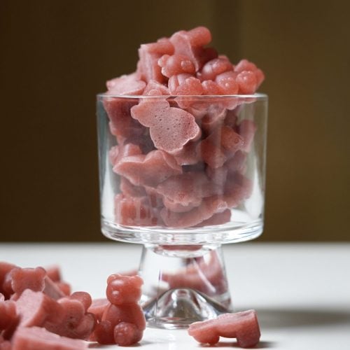 apple cider vinegar gummies in glass