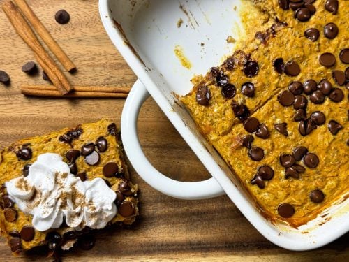 overhead slice shot of the baked oats